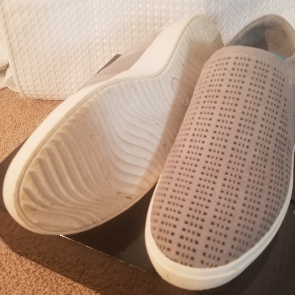 Sneaker - Picture 2 of 3